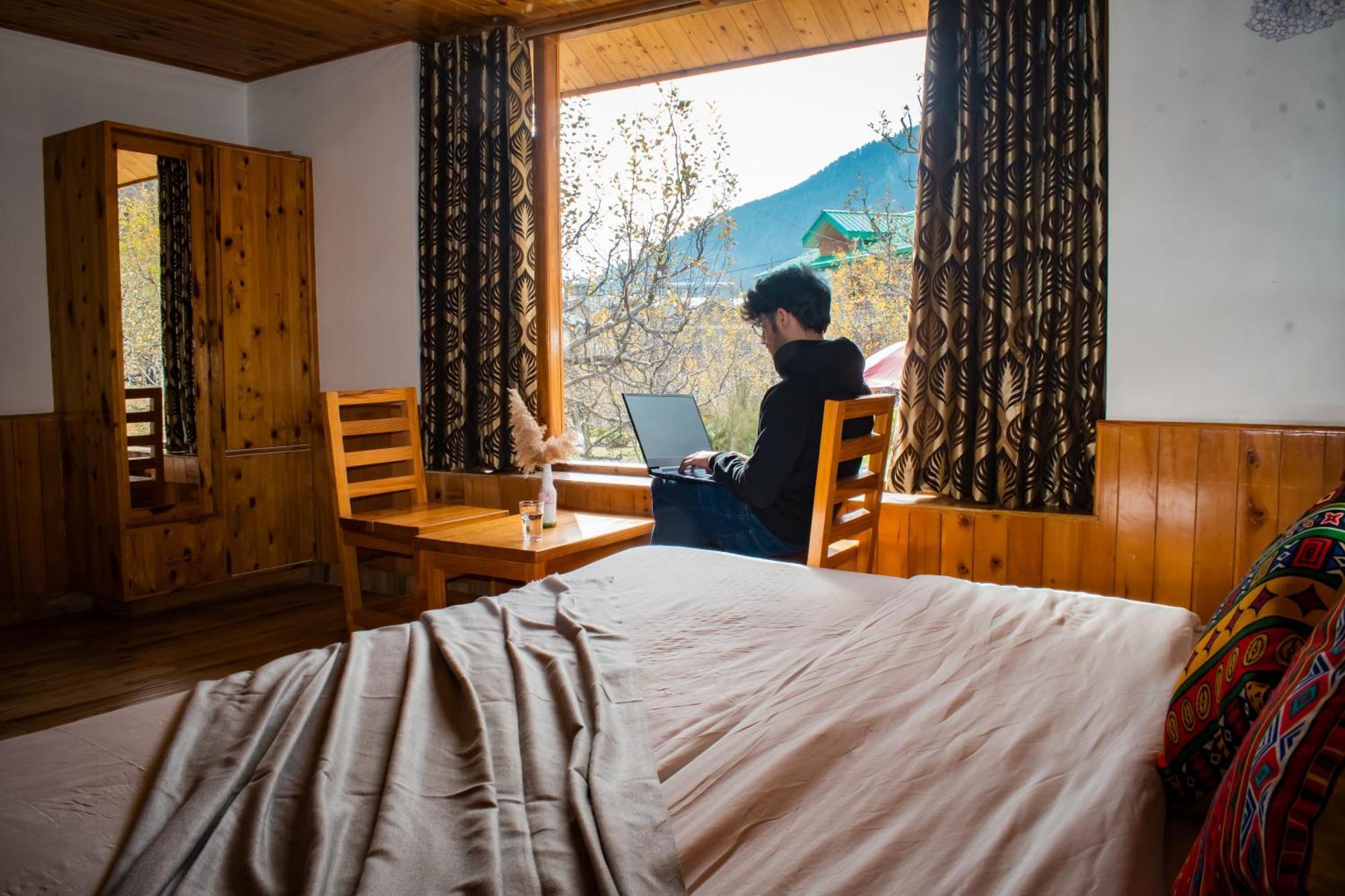 Cascade Mountain Retreat Manali Bed & Breakfast Exterior photo